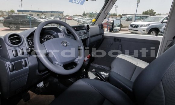 Acheter Neuf Voiture Toyota Land Cruiser Blanc à Alaili Dadda, Obock Acheter Neuf Voiture Toyota Land Cruiser Blanc à Alaili Dadda, Obock