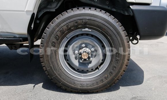 Acheter Neuf Voiture Toyota Land Cruiser Blanc à Alaili Dadda, Obock Acheter Neuf Voiture Toyota Land Cruiser Blanc à Alaili Dadda, Obock