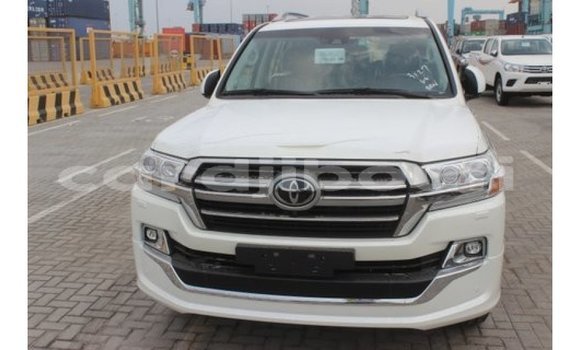 Acheter Import Voiture Toyota Land Cruiser Blanc à Import - Dubai, Ali Sabieh Region Acheter Import Voiture Toyota Land Cruiser Blanc à Import - Dubai, Ali Sabieh Region