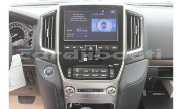 Acheter Import Voiture Toyota Land Cruiser Blanc à Import - Dubai, Ali Sabieh Region Acheter Import Voiture Toyota Land Cruiser Blanc à Import - Dubai, Ali Sabieh Region