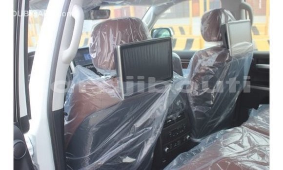Acheter Import Voiture Toyota Land Cruiser Blanc à Import - Dubai, Ali Sabieh Region Acheter Import Voiture Toyota Land Cruiser Blanc à Import - Dubai, Ali Sabieh Region
