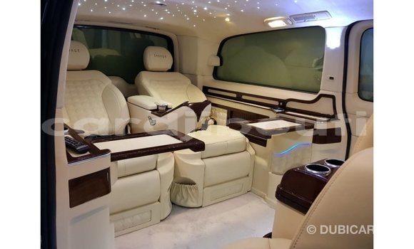 Acheter Import Voiture Mercedes-Benz 250 Noir à Import - Dubai, Ali Sabieh Region Acheter Import Voiture Mercedes-Benz 250 Noir à Import - Dubai, Ali Sabieh Region