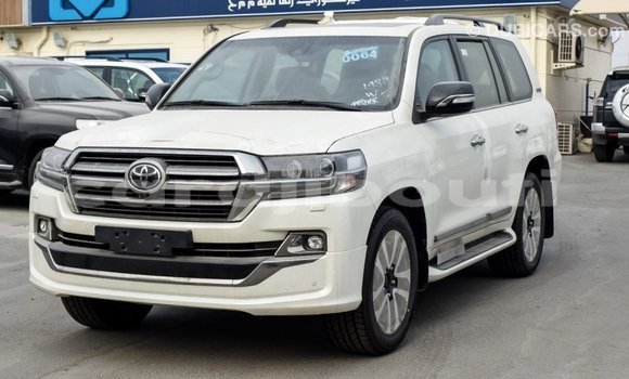 Acheter Import Voiture Toyota Land Cruiser Blanc à Import - Dubai, Ali Sabieh Region Acheter Import Voiture Toyota Land Cruiser Blanc à Import - Dubai, Ali Sabieh Region