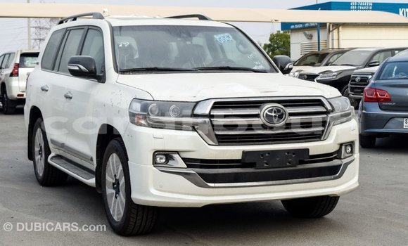Buy Import Toyota Land Cruiser White Car in Import - Dubai in Ali Sabieh Region Buy Import Toyota Land Cruiser White Car in Import - Dubai in Ali Sabieh Region