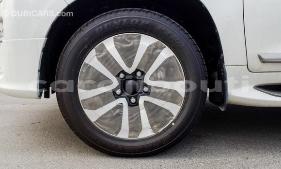 Buy Import Toyota Land Cruiser White Car in Import - Dubai in Ali Sabieh Region Buy Import Toyota Land Cruiser White Car in Import - Dubai in Ali Sabieh Region