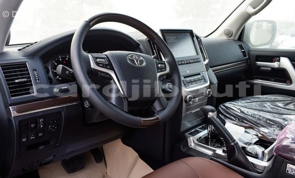 Buy Import Toyota Land Cruiser White Car in Import - Dubai in Ali Sabieh Region Buy Import Toyota Land Cruiser White Car in Import - Dubai in Ali Sabieh Region