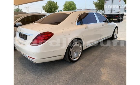 Acheter Import Voiture Mercedes-Benz 190 Blanc à Import - Dubai, Ali Sabieh Region Acheter Import Voiture Mercedes-Benz 190 Blanc à Import - Dubai, Ali Sabieh Region