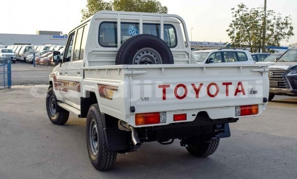 Buy Import Toyota Land Cruiser White Car in Import - Dubai in Ali Sabieh Region Buy Import Toyota Land Cruiser White Car in Import - Dubai in Ali Sabieh Region