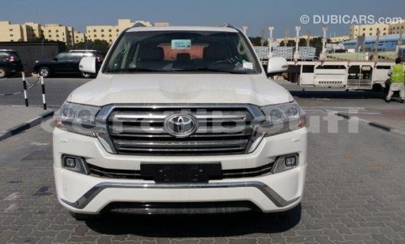 Acheter Import Voiture Toyota Land Cruiser Blanc à Import - Dubai, Ali Sabieh Region Acheter Import Voiture Toyota Land Cruiser Blanc à Import - Dubai, Ali Sabieh Region