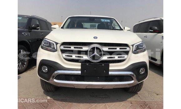Acheter Import Voiture Mercedes-Benz 250 Blanc à Import - Dubai, Ali Sabieh Region Acheter Import Voiture Mercedes-Benz 250 Blanc à Import - Dubai, Ali Sabieh Region