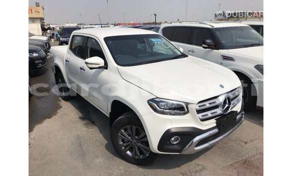 Acheter Import Voiture Mercedes-Benz 250 Blanc à Import - Dubai, Ali Sabieh Region Acheter Import Voiture Mercedes-Benz 250 Blanc à Import - Dubai, Ali Sabieh Region