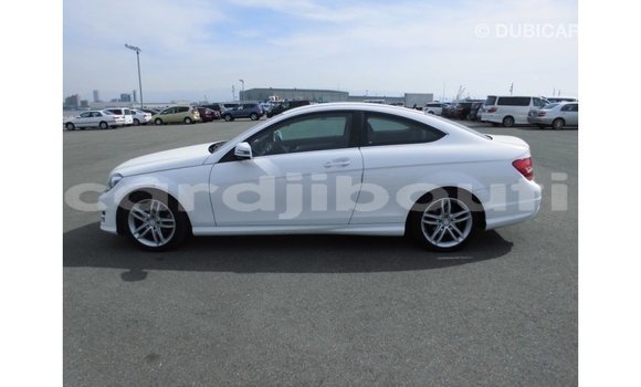 Acheter Import Voiture Mercedes-Benz 190 Blanc à Import - Dubai, Ali Sabieh Region Acheter Import Voiture Mercedes-Benz 190 Blanc à Import - Dubai, Ali Sabieh Region