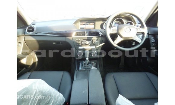 Acheter Import Voiture Mercedes-Benz 200 Blanc à Import - Dubai, Ali Sabieh Region Acheter Import Voiture Mercedes-Benz 200 Blanc à Import - Dubai, Ali Sabieh Region