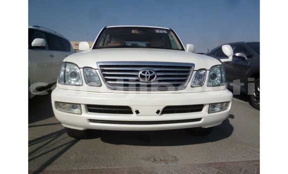 Acheter Import Voiture Toyota Land Cruiser Blanc à Import - Dubai, Ali Sabieh Region Acheter Import Voiture Toyota Land Cruiser Blanc à Import - Dubai, Ali Sabieh Region