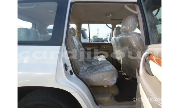 Acheter Import Voiture Toyota Land Cruiser Blanc à Import - Dubai, Ali Sabieh Region Acheter Import Voiture Toyota Land Cruiser Blanc à Import - Dubai, Ali Sabieh Region