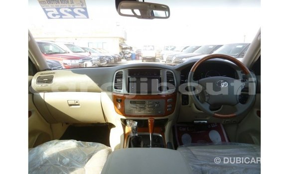 Acheter Import Voiture Toyota Land Cruiser Blanc à Import - Dubai, Ali Sabieh Region Acheter Import Voiture Toyota Land Cruiser Blanc à Import - Dubai, Ali Sabieh Region