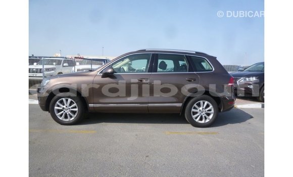 Acheter Import Voiture Volkswagen Touareg Marron à Import - Dubai, Ali Sabieh Region Acheter Import Voiture Volkswagen Touareg Marron à Import - Dubai, Ali Sabieh Region