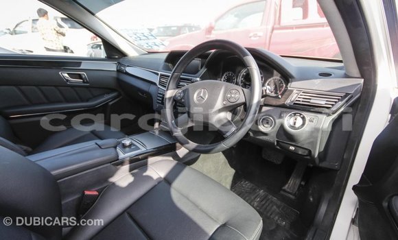 Acheter Import Voiture Mercedes-Benz 200 Blanc à Import - Dubai, Ali Sabieh Region Acheter Import Voiture Mercedes-Benz 200 Blanc à Import - Dubai, Ali Sabieh Region