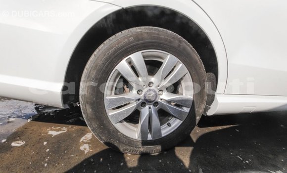 Acheter Import Voiture Mercedes-Benz 200 Blanc à Import - Dubai, Ali Sabieh Region Acheter Import Voiture Mercedes-Benz 200 Blanc à Import - Dubai, Ali Sabieh Region