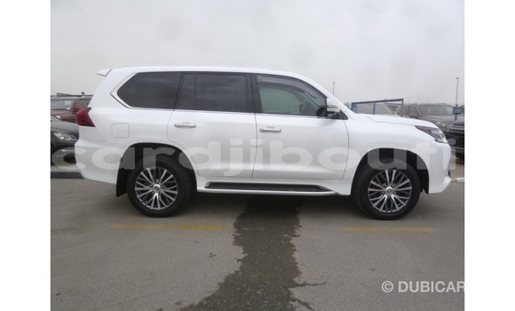 Acheter Import Voiture Lexus LX Blanc à Import - Dubai, Ali Sabieh Region Acheter Import Voiture Lexus LX Blanc à Import - Dubai, Ali Sabieh Region