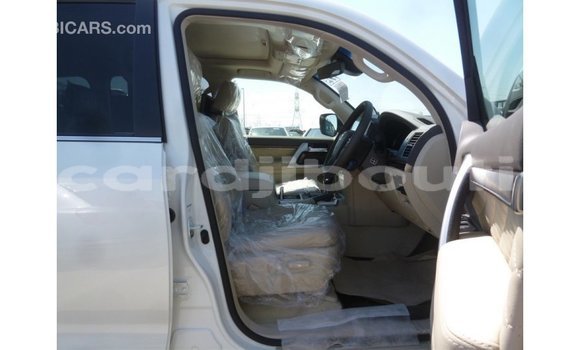 Acheter Import Voiture Toyota Land Cruiser Blanc à Import - Dubai, Ali Sabieh Region Acheter Import Voiture Toyota Land Cruiser Blanc à Import - Dubai, Ali Sabieh Region