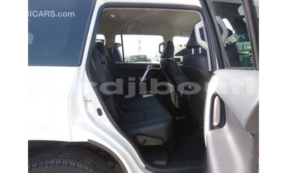 Acheter Import Voiture Toyota Prado Blanc à Import - Dubai, Ali Sabieh Region Acheter Import Voiture Toyota Prado Blanc à Import - Dubai, Ali Sabieh Region