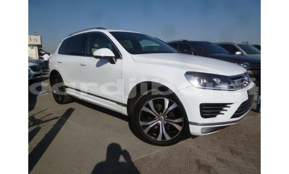 Acheter Import Voiture Volkswagen Touareg Blanc à Import - Dubai, Ali Sabieh Region