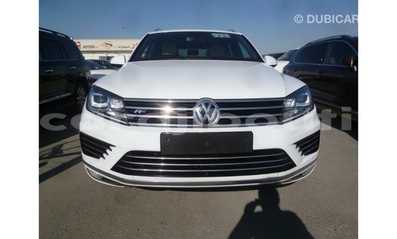Acheter Import Voiture Volkswagen Touareg Blanc à Import - Dubai, Ali Sabieh Region Acheter Import Voiture Volkswagen Touareg Blanc à Import - Dubai, Ali Sabieh Region
