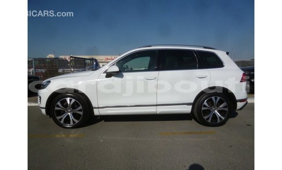 Acheter Import Voiture Volkswagen Touareg Blanc à Import - Dubai, Ali Sabieh Region Acheter Import Voiture Volkswagen Touareg Blanc à Import - Dubai, Ali Sabieh Region