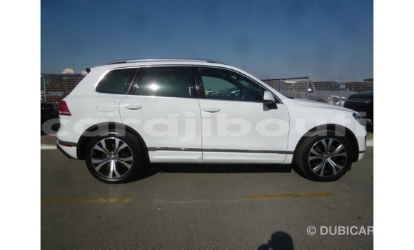 Acheter Import Voiture Volkswagen Touareg Blanc à Import - Dubai, Ali Sabieh Region Acheter Import Voiture Volkswagen Touareg Blanc à Import - Dubai, Ali Sabieh Region