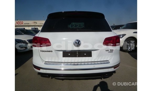 Acheter Import Voiture Volkswagen Touareg Blanc à Import - Dubai, Ali Sabieh Region Acheter Import Voiture Volkswagen Touareg Blanc à Import - Dubai, Ali Sabieh Region