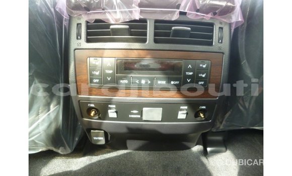 Acheter Import Voiture Toyota Land Cruiser Autre à Import - Dubai, Ali Sabieh Region Acheter Import Voiture Toyota Land Cruiser Autre à Import - Dubai, Ali Sabieh Region
