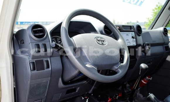 Buy New Toyota Land Cruiser White Car in Alaili Dadda in Obock Buy New Toyota Land Cruiser White Car in Alaili Dadda in Obock