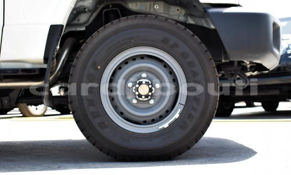 Buy New Toyota Land Cruiser White Car in Alaili Dadda in Obock Buy New Toyota Land Cruiser White Car in Alaili Dadda in Obock