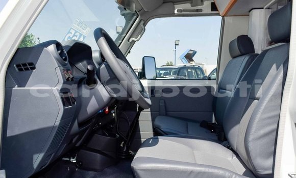 Buy New Toyota Land Cruiser White Car in Alaili Dadda in Obock Buy New Toyota Land Cruiser White Car in Alaili Dadda in Obock