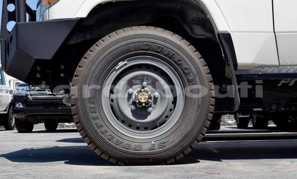 Buy New Toyota Land Cruiser White Car in Alaili Dadda in Obock Buy New Toyota Land Cruiser White Car in Alaili Dadda in Obock