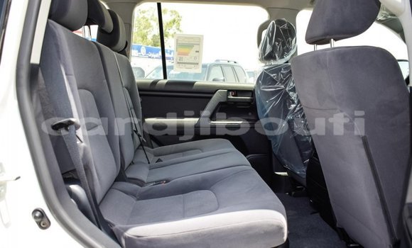 Acheter Neuf Voiture Toyota Land Cruiser Blanc à Alaili Dadda, Obock Acheter Neuf Voiture Toyota Land Cruiser Blanc à Alaili Dadda, Obock