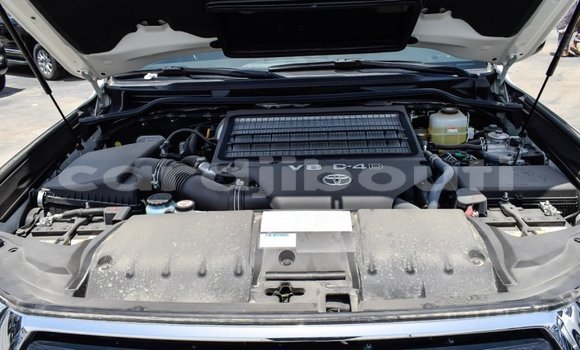 Acheter Neuf Voiture Toyota Land Cruiser Blanc à Alaili Dadda, Obock Acheter Neuf Voiture Toyota Land Cruiser Blanc à Alaili Dadda, Obock
