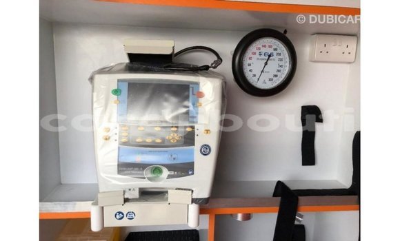 Acheter Import Voiture Toyota Hiace Blanc à Import - Dubai, Ali Sabieh Region Acheter Import Voiture Toyota Hiace Blanc à Import - Dubai, Ali Sabieh Region