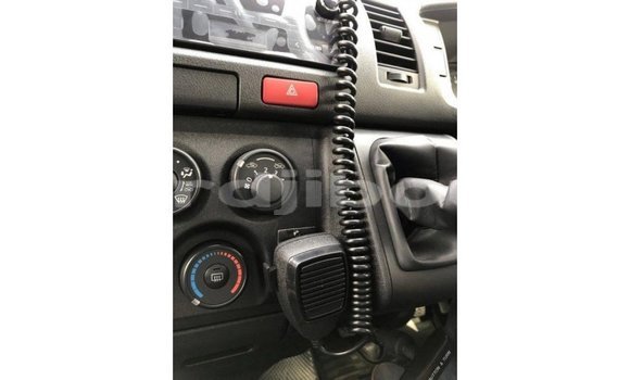 Acheter Import Voiture Toyota Hiace Blanc à Import - Dubai, Ali Sabieh Region Acheter Import Voiture Toyota Hiace Blanc à Import - Dubai, Ali Sabieh Region