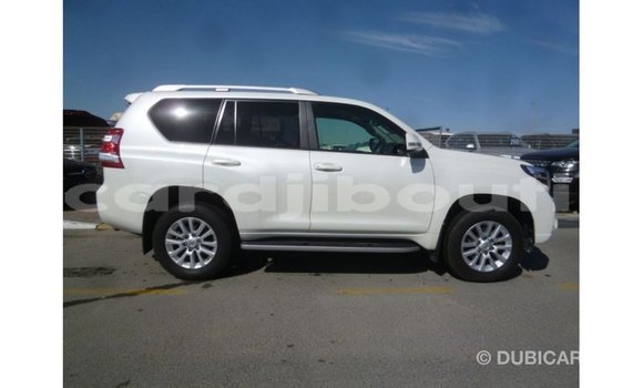 Acheter Import Voiture Toyota Prado Blanc à Import - Dubai, Ali Sabieh Region Acheter Import Voiture Toyota Prado Blanc à Import - Dubai, Ali Sabieh Region
