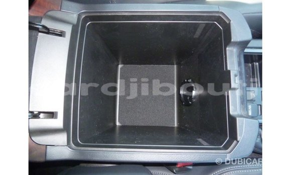 Acheter Import Voiture Toyota Prado Blanc à Import - Dubai, Ali Sabieh Region Acheter Import Voiture Toyota Prado Blanc à Import - Dubai, Ali Sabieh Region