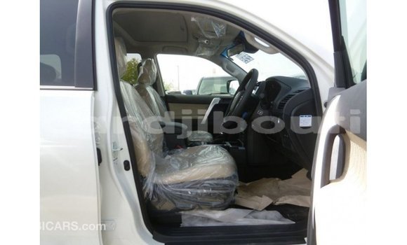 Acheter Import Voiture Toyota Prado Blanc à Import - Dubai, Ali Sabieh Region Acheter Import Voiture Toyota Prado Blanc à Import - Dubai, Ali Sabieh Region