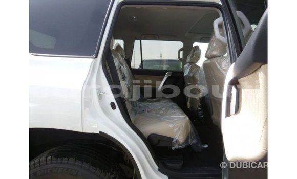 Acheter Import Voiture Toyota Prado Blanc à Import - Dubai, Ali Sabieh Region Acheter Import Voiture Toyota Prado Blanc à Import - Dubai, Ali Sabieh Region
