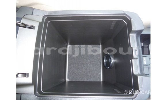 Acheter Import Voiture Toyota Prado Blanc à Import - Dubai, Ali Sabieh Region Acheter Import Voiture Toyota Prado Blanc à Import - Dubai, Ali Sabieh Region