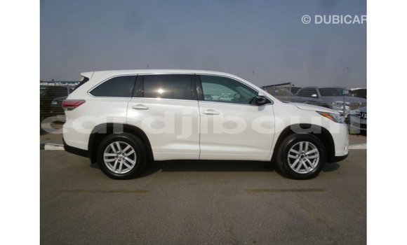 Acheter Import Voiture Toyota Kluger Blanc à Import - Dubai, Ali Sabieh Region Acheter Import Voiture Toyota Kluger Blanc à Import - Dubai, Ali Sabieh Region