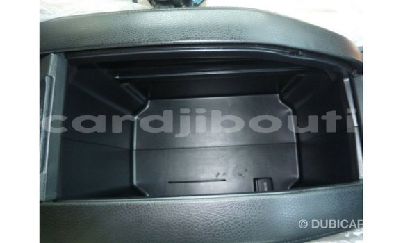 Acheter Import Voiture Toyota Kluger Blanc à Import - Dubai, Ali Sabieh Region Acheter Import Voiture Toyota Kluger Blanc à Import - Dubai, Ali Sabieh Region