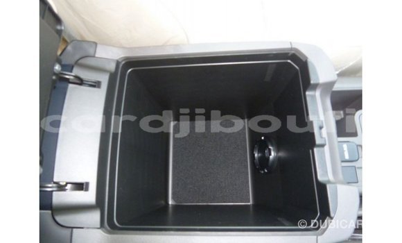 Acheter Import Voiture Toyota Prado Blanc à Import - Dubai, Ali Sabieh Region Acheter Import Voiture Toyota Prado Blanc à Import - Dubai, Ali Sabieh Region