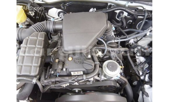 Acheter Import Voiture Toyota Prado Blanc à Import - Dubai, Ali Sabieh Region Acheter Import Voiture Toyota Prado Blanc à Import - Dubai, Ali Sabieh Region