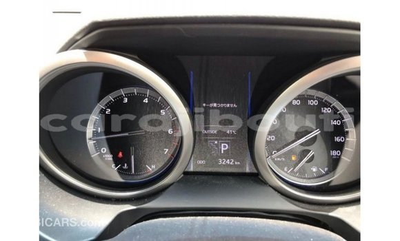 Acheter Import Voiture Toyota Prado Blanc à Import - Dubai, Ali Sabieh Region Acheter Import Voiture Toyota Prado Blanc à Import - Dubai, Ali Sabieh Region